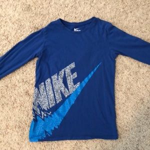 Boys long sleeved Nike t-shirt.